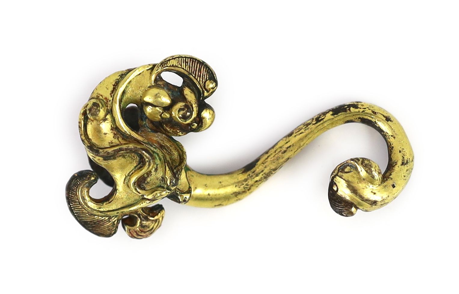 A Chinese gilt bronze ‘chilong’ belt hook, probably Warring States period, 6.8cm long